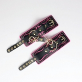 Черные кожаные наручники с розовой строчкой - Crazy Handmade - купить с доставкой в Коврове