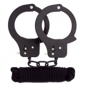 Чёрные наручники из листового металла в комплекте с веревкой BONDX METAL CUFFS LOVE ROPE SET - Dream Toys - купить с доставкой в Коврове