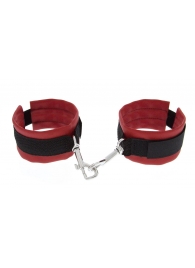 Красно-чёрные полиуретановые наручники Luxurious Handcuffs - Blush Novelties - купить с доставкой в Коврове