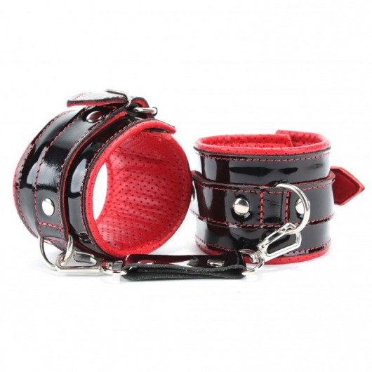 Лаковые чёрно-красные перфорированные наручники - БДСМ Арсенал - купить с доставкой в Коврове