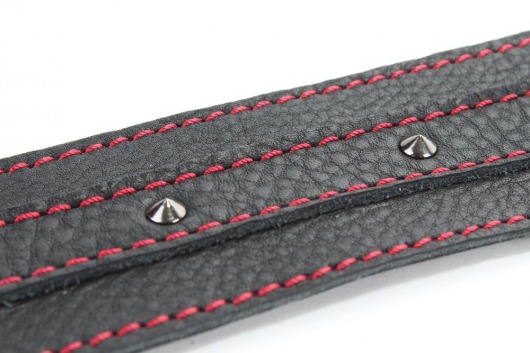 Черный ошейник из натуральной кожи с шипами и D-колечком - БДСМ Арсенал - купить с доставкой в Коврове