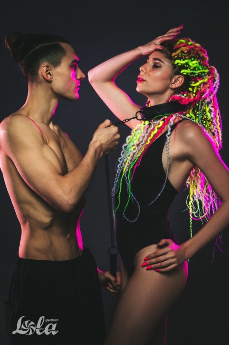 Черный ошейник с поводком Kinky - Lola Games - купить с доставкой в Коврове