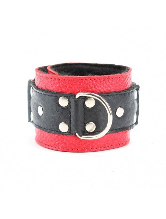 Красно-чёрные кожаные наручники с меховым подкладом - БДСМ Арсенал - купить с доставкой в Коврове