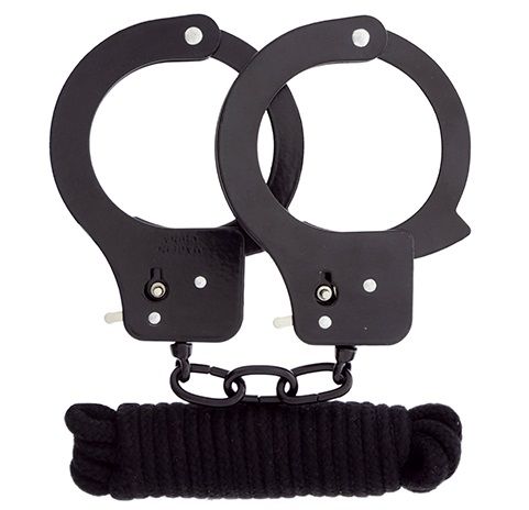 Чёрные наручники из листового металла в комплекте с веревкой BONDX METAL CUFFS LOVE ROPE SET - Dream Toys - купить с доставкой в Коврове