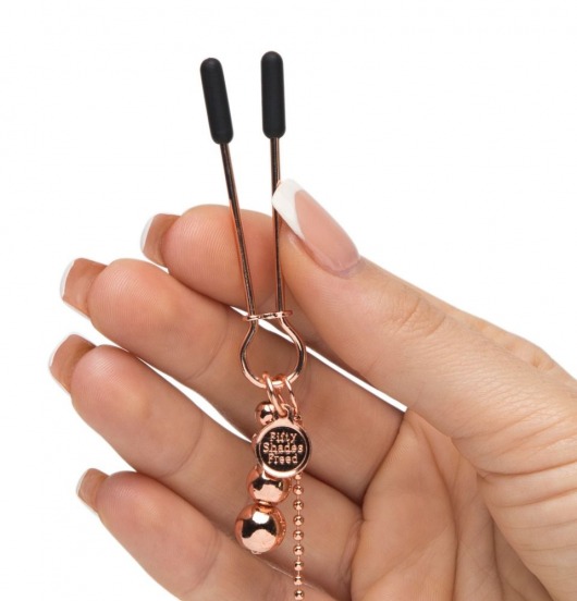 Золотистые зажимы для сосков и клитора All Sensation Nipple and Clitoral Chain - Fifty Shades of Grey - купить с доставкой в Коврове